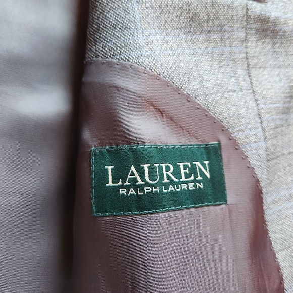 Suit - Picture 2 of 7